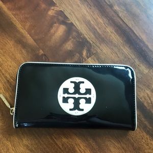 Tory Burch patent leather wallet